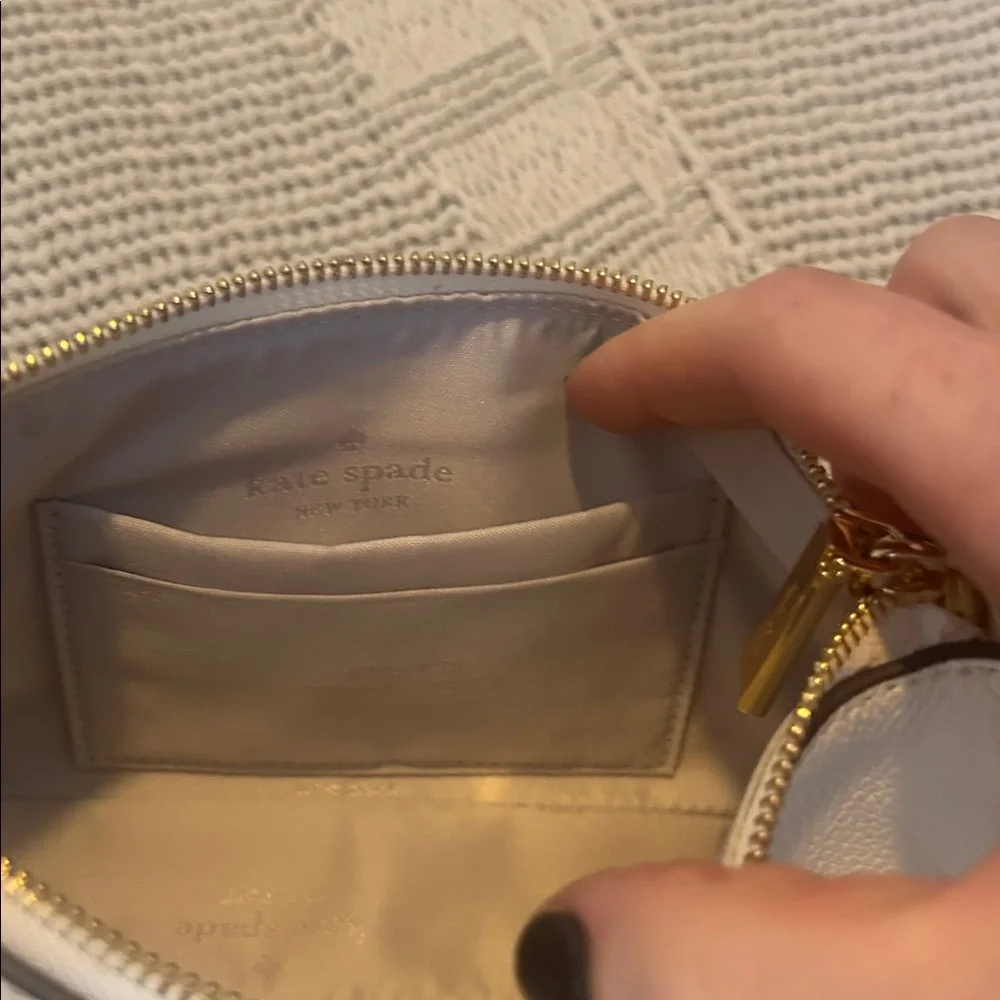 Kate Spade Cream Shoulder Bag with Gold Detailing - Picture 4 of 5